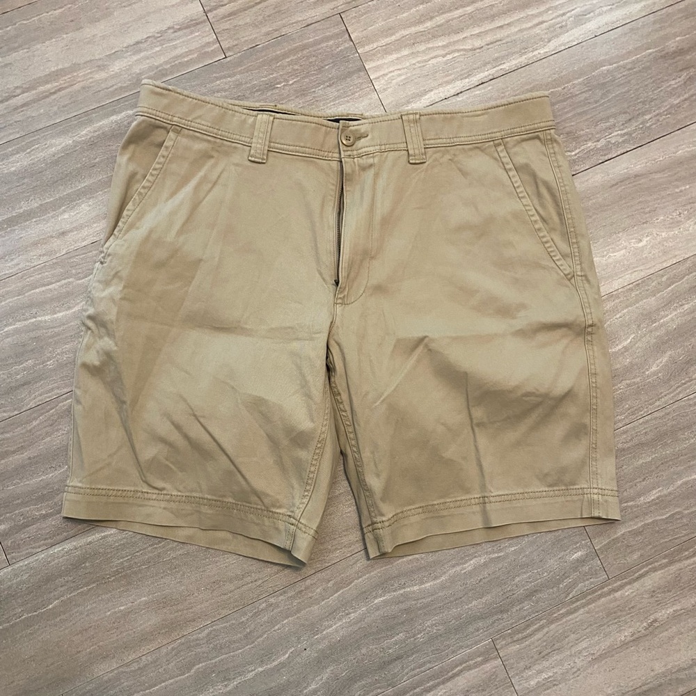 St. John's Bay Comfort Stretch Khaki Flat Front Casual Shorts Men 38 - Picture 2 of 4